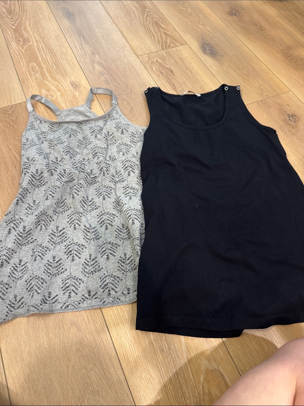 4 nursing tops size small - Picture 6 of 9